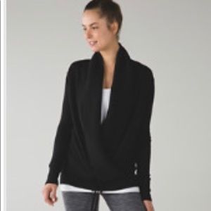 Lululemon Black Size 4 V neck sweater